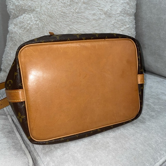 ♥️ SOLD♥️ Authentic LV Petit Noe - Picture 5 of 11